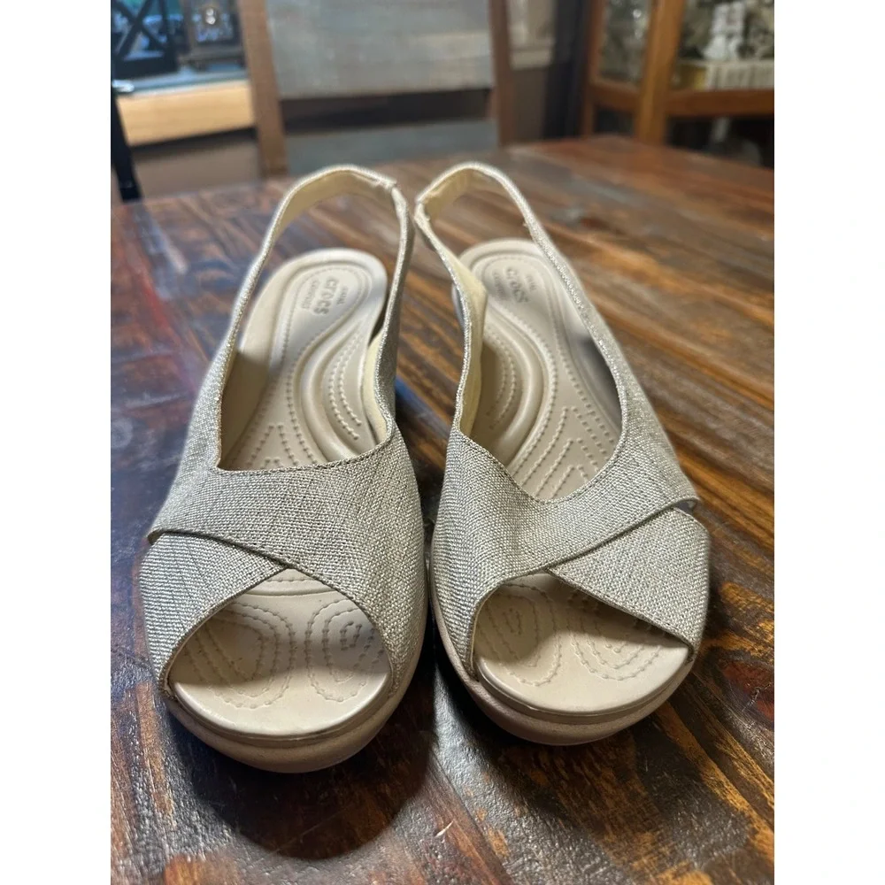 Crocs‎ Women 10 Metallic Linen Slingback Wedge Sandals Peep Toe Silver 205261